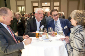 Michael Kordon, Norbert Gebbeken und Werner Weigl (v.l.) von der Bayerischen Ingenieurekammer-Bau im Gespräch