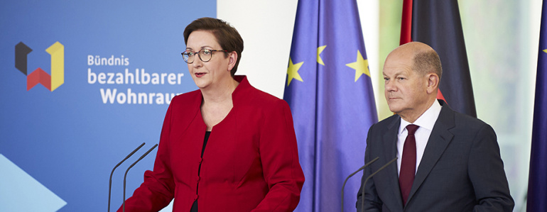 Bundesbauministerin Klara Geywitz und Bundeskanzler Olaf Scholz . Foto:  BMWSB / Henning Schacht