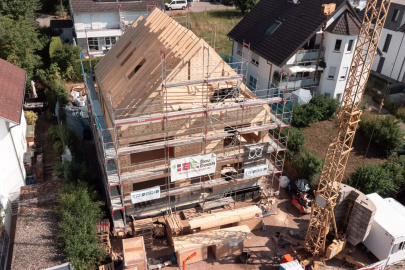 Der Rohbau des ersten mehrstöckigen Wohngebäudes in Frankfurt auf der Grundlage des TRIQBRIQ-Systems. Foto: TRIQBRIQ