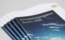 Bayerisches Klimaschutzprogramm. Foto: Studio Botschaft Kommunikationsdesign