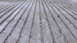 Die Rillenoberfläche sorgt für eine erhöhte Griffigkeit (Foto: Jungwirth) 