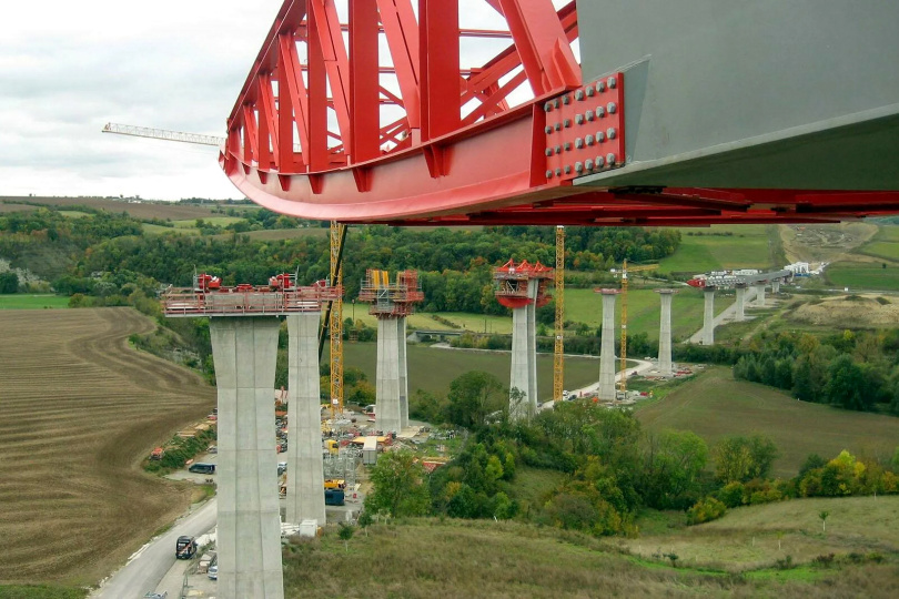 Brückenneubau der Saaletalquerung bei Bad Kösen: Hybridkonstruktion in Spannbeton- und Stahlverbundbauweise