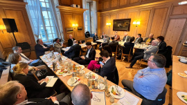 Die Abgeordneten der CSU-Landtagsfraktion beim Parlamentarischen Frühstück mit dem Vorstand der Bayerischen Ingenieurekammer-Bau. Foto: BayIka-Bau)