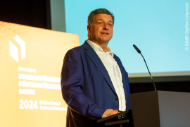 Bauminister Christian Bernreiter bei der Jahrestagung der Wohnraumförderung und Städtebauförderung in Baunach. Foto: Steffen Leiprecht / StMB