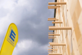 „Recyclebarer Holz-Supermarkt“ wächst mit Holzbausystem TRIQBRIQ in die Höhe. Foto: Christian Schwier / Edeka  Minden-Hannover