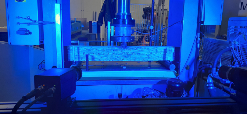 Die Balken aus Riesenchinaschilf haben ihre Festigkeit im Labor unter Beweis gestellt. Die Belastungstests waren sogar etwas besser als die von Konstruktionsvollholz. 