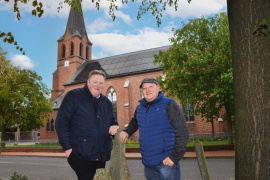 Pfarrer Detlef Perk (links) und Kirchenvorstand Christoph Ahlers. Foto: Rathscheck/ideemedia