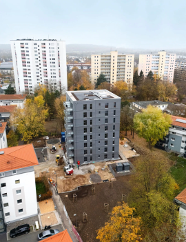 Deutschlands höchstes Mietshaus mit tragenden Massivholzwänden in der Komotauer Straße in Fürth. Foto: WBG Wohnungsbaugesellschaft der Stadt Fürth mbH