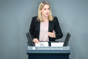Bundesbauministerin Verena Hubertz kündigt Bau-Turbo in 100 Tagen an