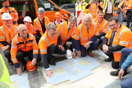 Direkt in die Fahrbahn eingebettete Spulensysteme ermöglichen eine kontaktlose Energieübertragung in Fahrzeuge während der Fahrt. Foto: Autobahn GmbH