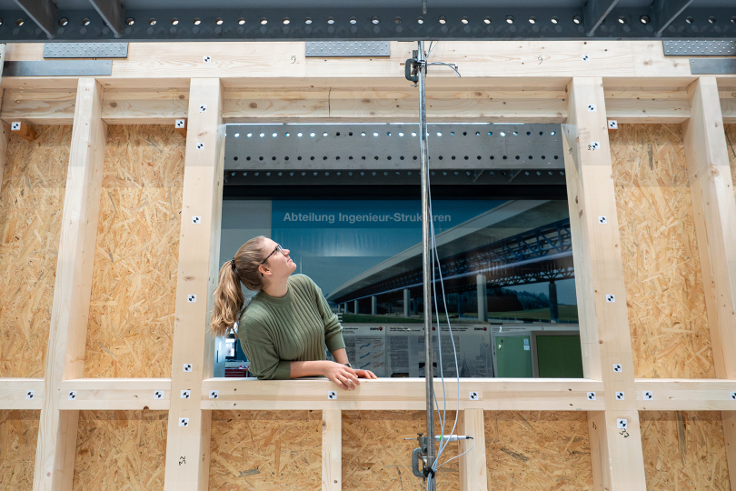 Statische Berechnung der horizontalen Aussteifung von Wänden mit Fensteröffnungen in Holzrahmenbauweise