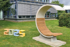 Big C: Nachhaltige Stadtmöbel aus Carbonbeton mit recycelbarer Wellpappschalung 