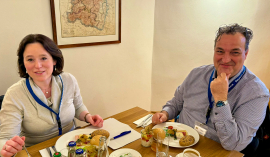 Pressereferentin Sonja Amtmann und Vorstandsmitglied Alexander Lyssoudis (v.l.)