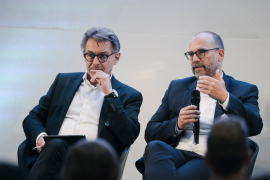 Dr.-Ing. Werner Weigl und Bernhard Stolz bei der Podiumsdiskussion