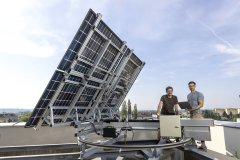Falt- und schwenkbare Solaranlage: Bis zu 56 Prozent mehr Stromausbeute und Schutz vor Unwetter