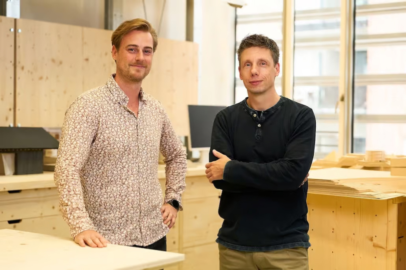 Die Forscher Julian Spratte (l.) und Prof. Dr.-Ing. Eike Musall. Foto: © Fricke/HSD
