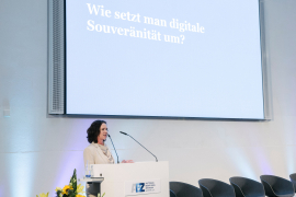 Dr. Juliane Bauer