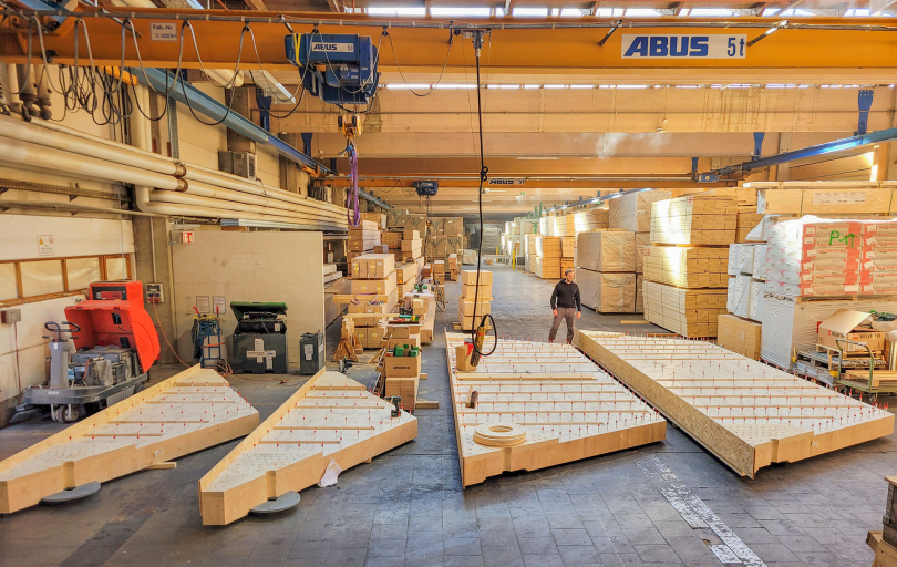 Einfach vorfertigbare Brettschichtholzsegmente sorgen bei dem neuen Deckensystem für Kosteneffizienz. Foto: Universität Stuttgart / ICD/ITKE/IntCDC 