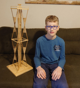 Platz 1: Space Tower von Paul Constantiniu, 13 Jahre, Gymnasium Donauwörth, 8. Klasse