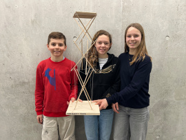 Platz 2: Tensegrity Tower von Ronja, Anna und Moritz, 12 bzw. 13 Jahre, Städt. Thomas-Mann-Gymnasium München, 7. Klasse